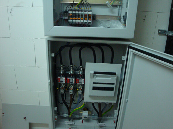 Moderne Elektroinstallation von Hempelmann